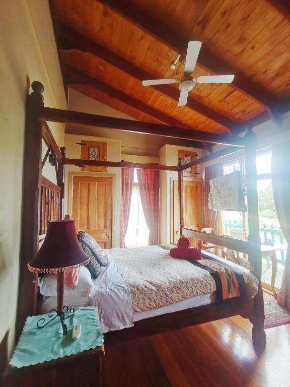 The Goat And Goose Bed & Breakfast Лейкс Ентранс Стая снимка