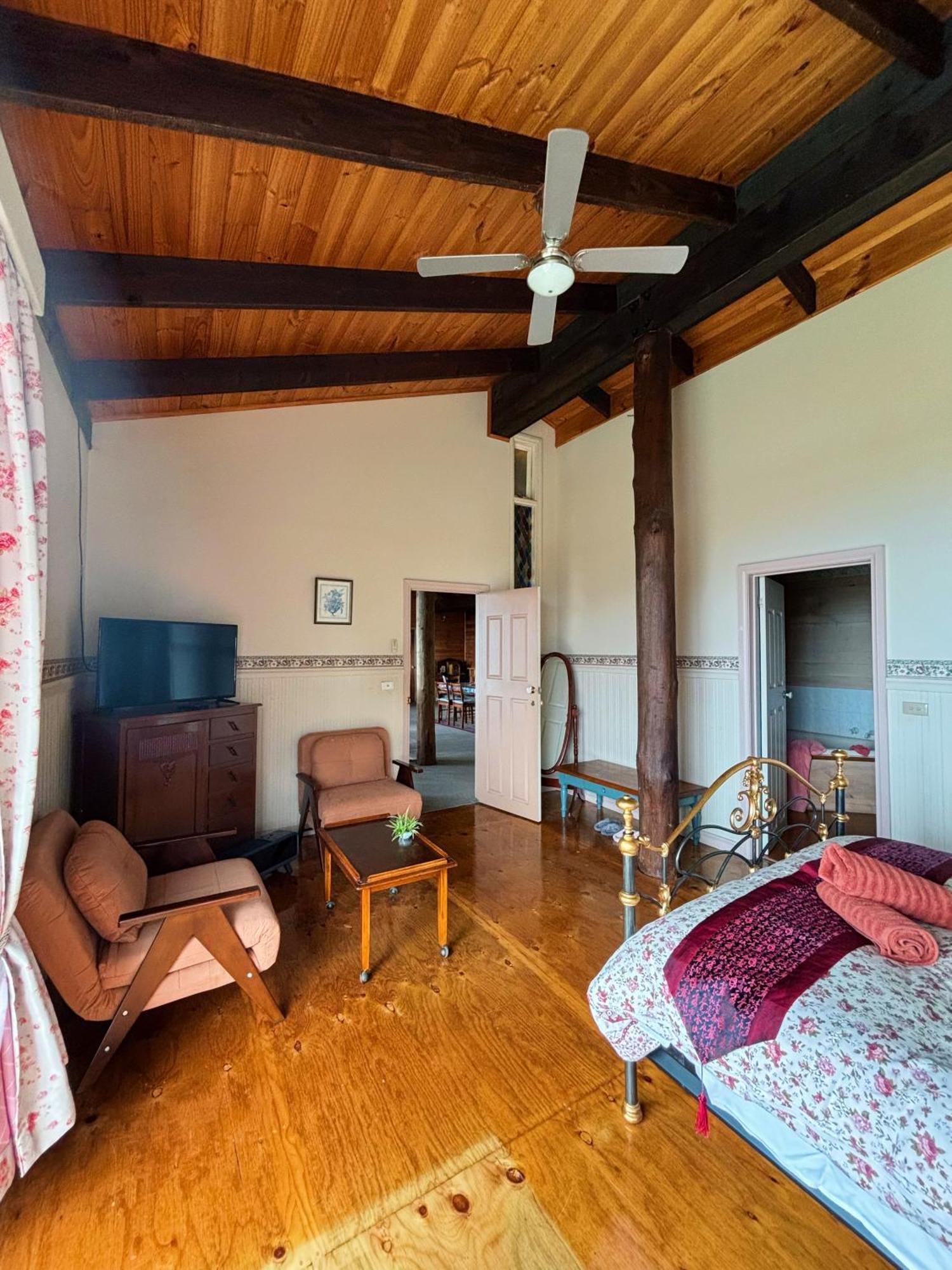 The Goat And Goose Bed & Breakfast Лейкс Ентранс Стая снимка